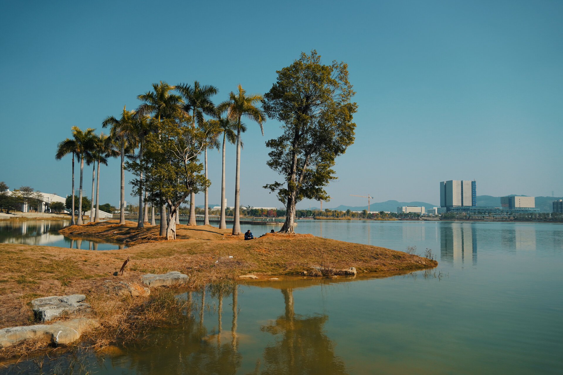 柳州龙湖公园 公园蛮大的,适合骑行散步锻炼.