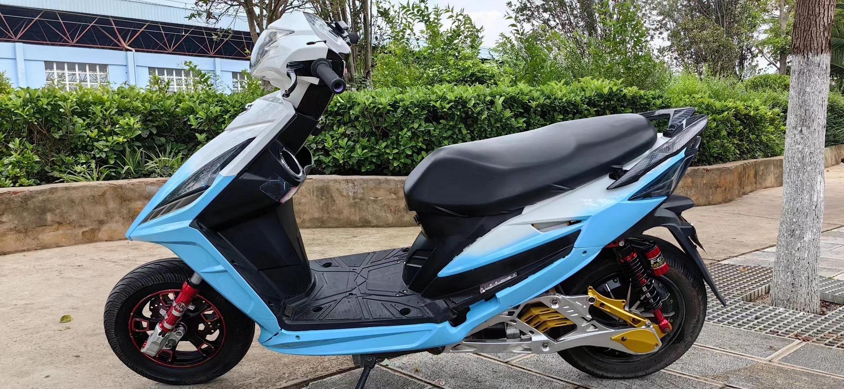 小改144战速,蓝德72350拉豫玛200tt,72v50a宁德时代20串,全新蓝白渐变