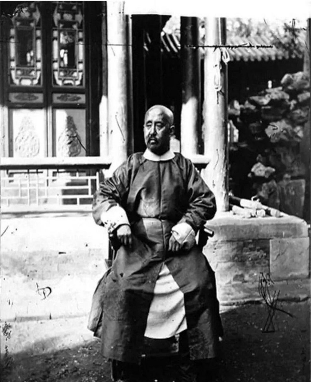 1906年,爱新觉罗·载搏被封为镇国将军.