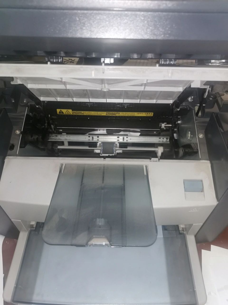 打印机卡纸了怎么办呀 hp laser jet m1005 mfp打印机卡纸卡成这样是