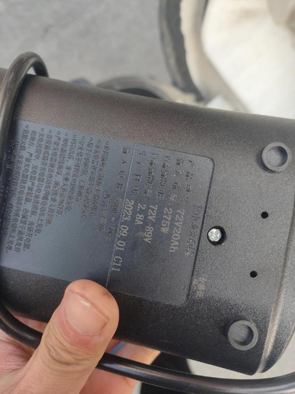 金箭电动车 装72v20a 6块电池 能跑40公里左右 车况如图 右侧有磕碰