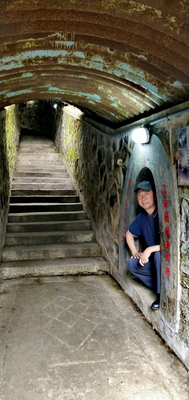 老山主峰 在云南省文山州麻栗坡县天保镇船头村以南的边境线上,有一