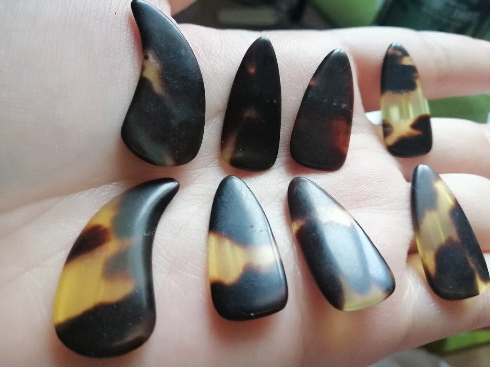 请大佬帮我看一下,是真的玳瑁吗 想知道是不是真的玳瑁,古筝指甲是几