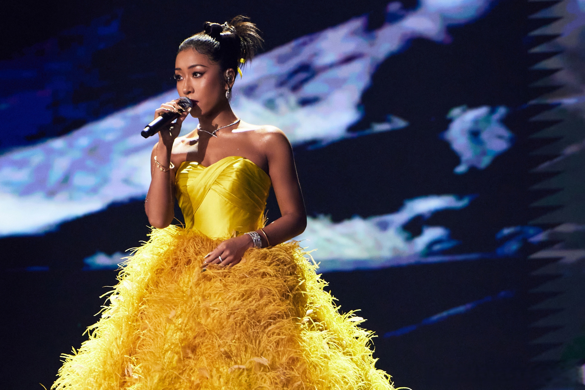 吉克隽逸#summermomoko 铺展明艳色彩,时刻自在悠然