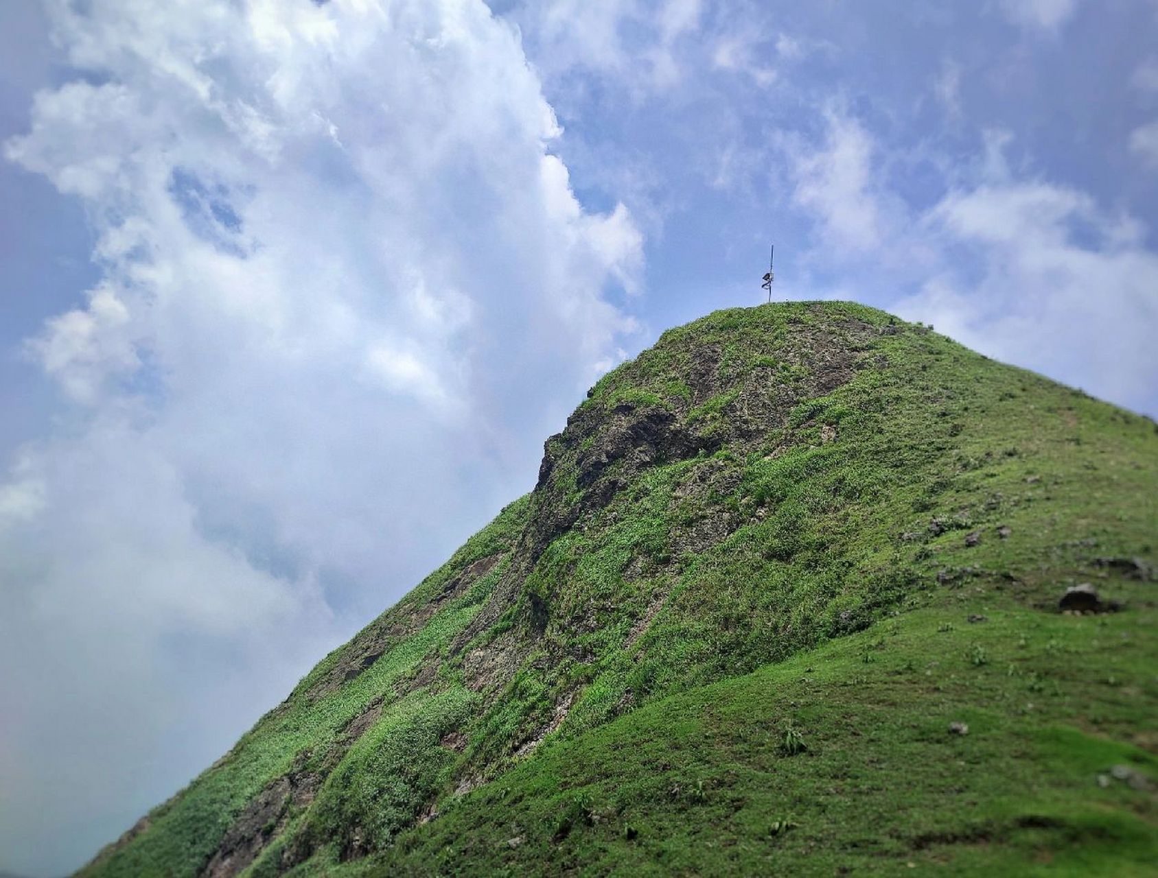贵港海拔最高的山-平天山 贵港平天山风光 图1:平天山马射尿瀑布,悬崖