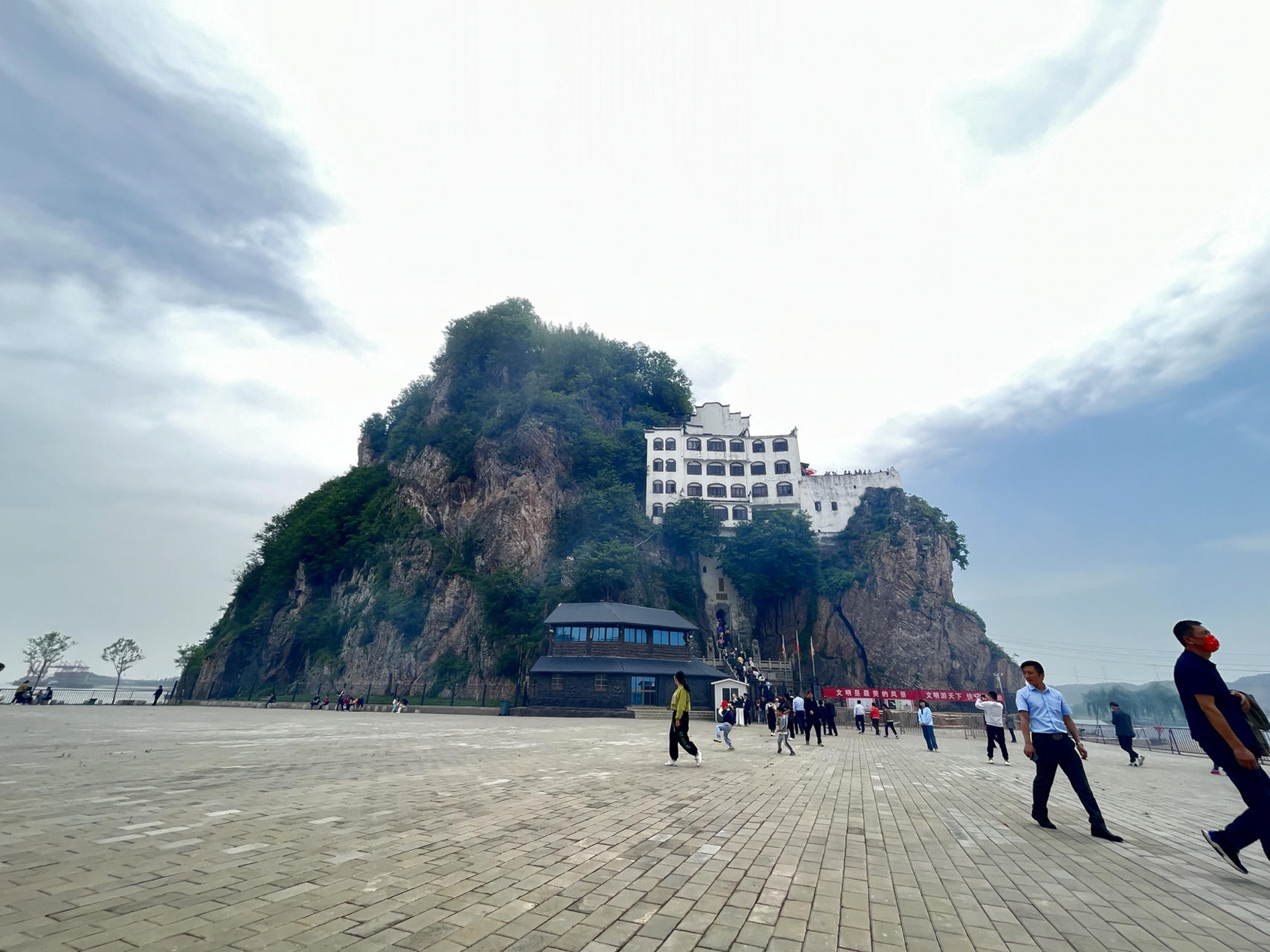 安庆宿松小孤山风景区 《小孤山》 顾况 唐代   顾况 古庙枫林江水边