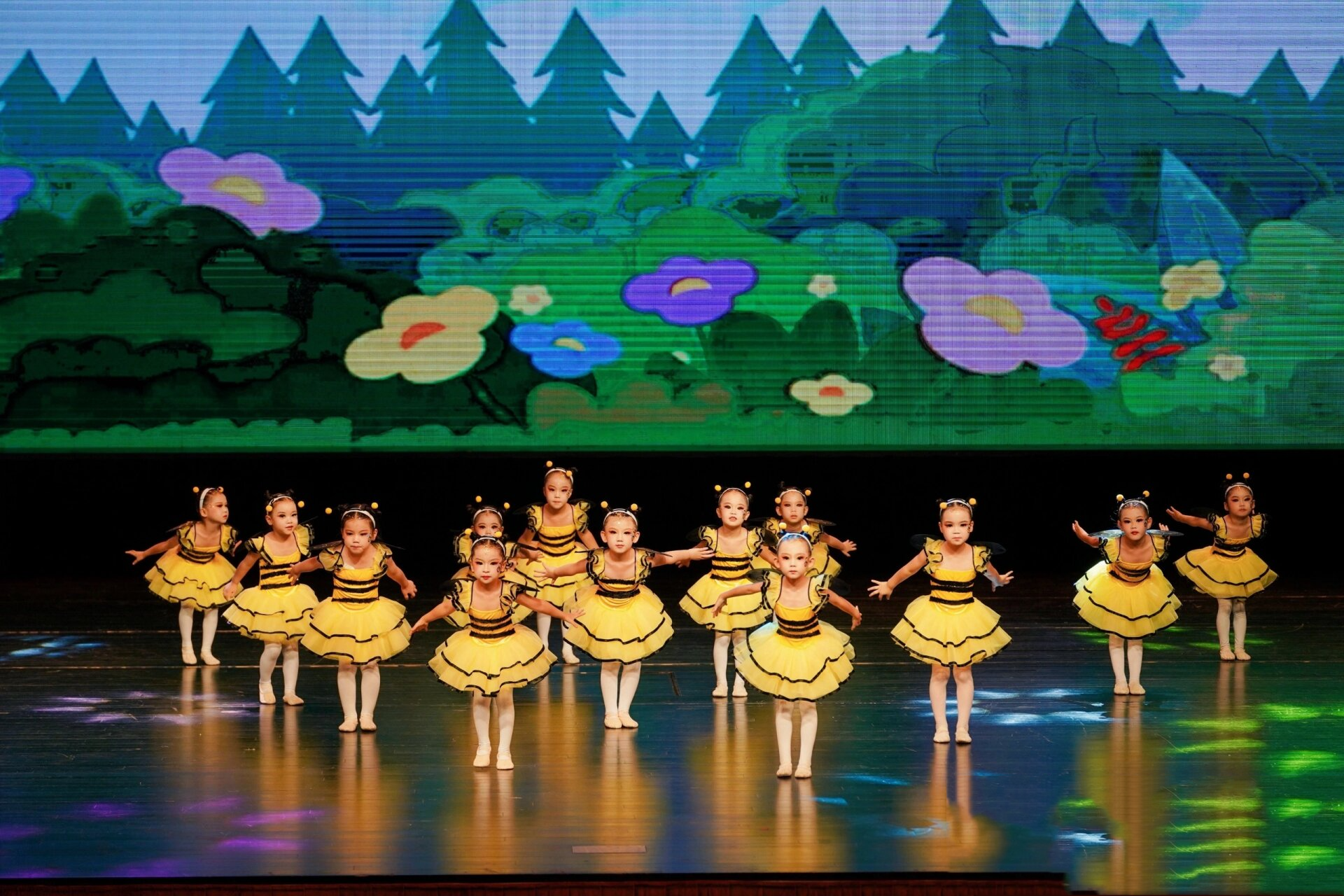 彩绘小蜜蜂妆容分享 儿童团队舞蹈妆 银子◆专业舞台妆造◆台州化妆师