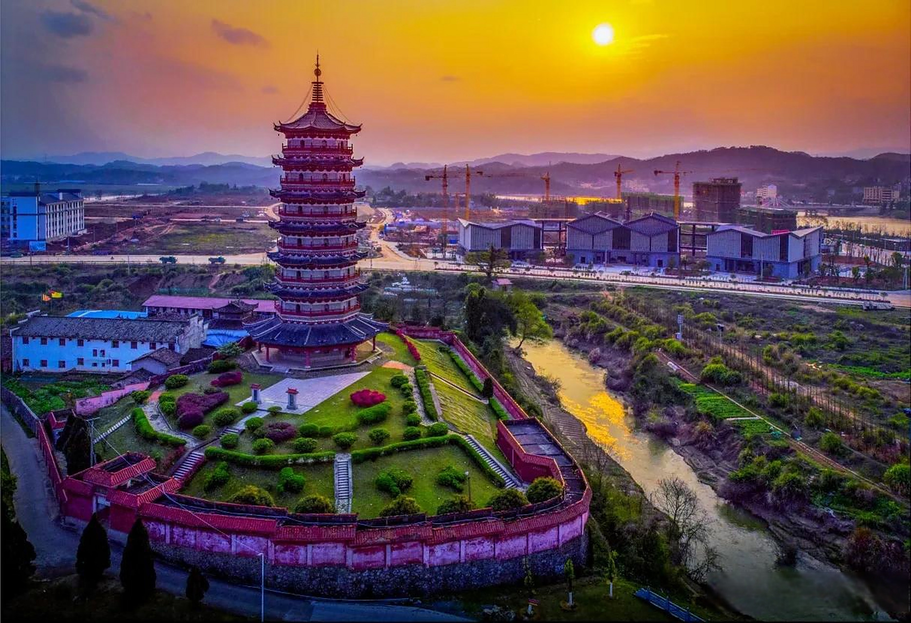 广昌县,隶属江西省抚州市,位于抚州市南部,武夷山西麓.