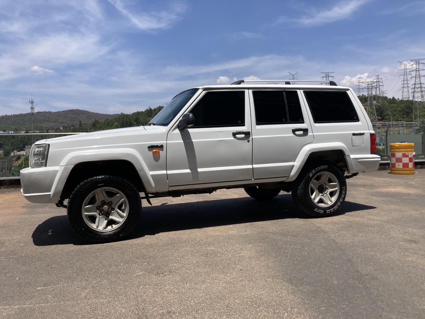 12年差几天上牌的吉普213 能带你上高山下河流 还能露营 也是最年轻的