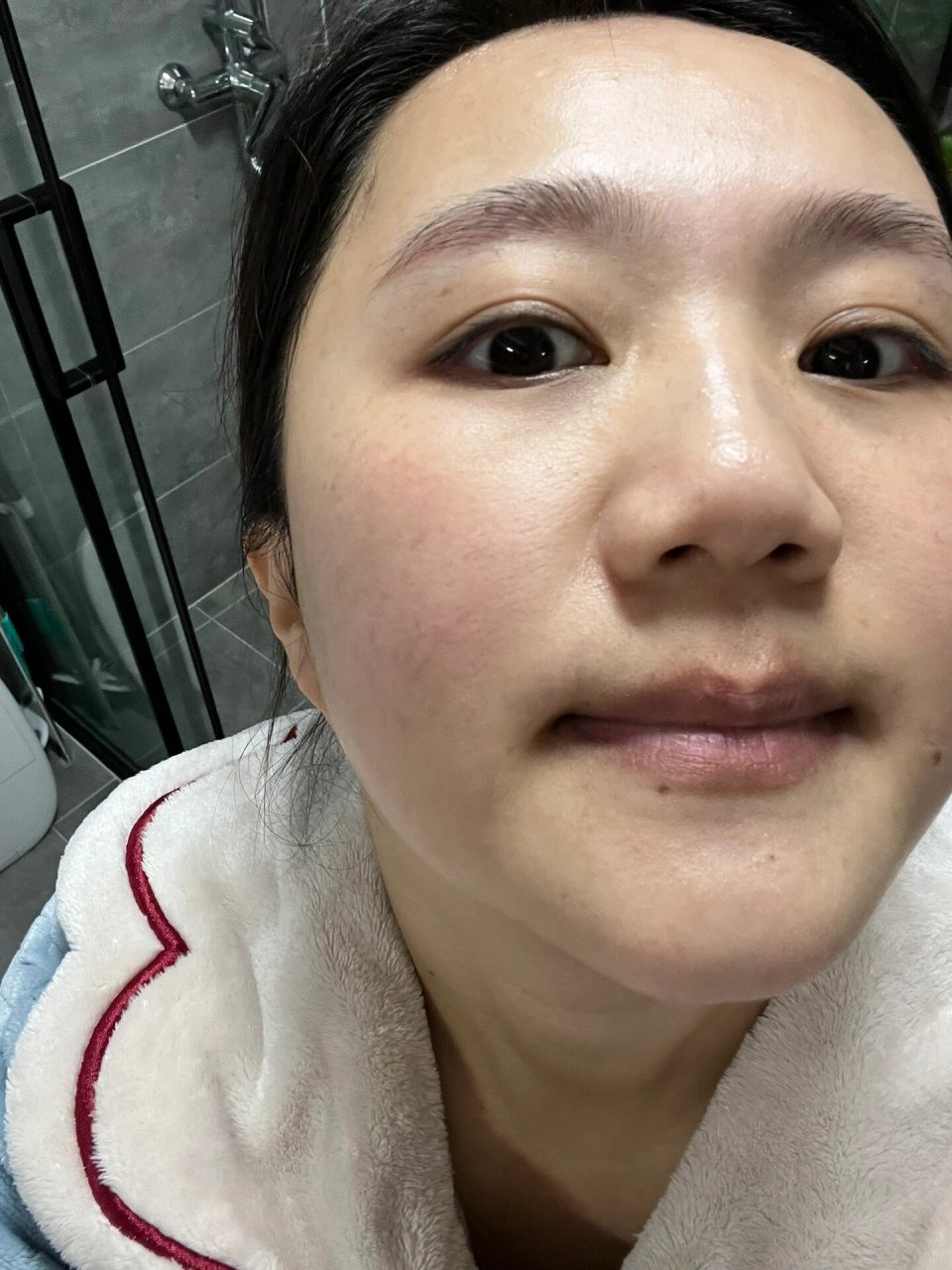 一个普通女人的35岁,纯素颜真实记录 前两张都是苹果13前置怼脸拍,第