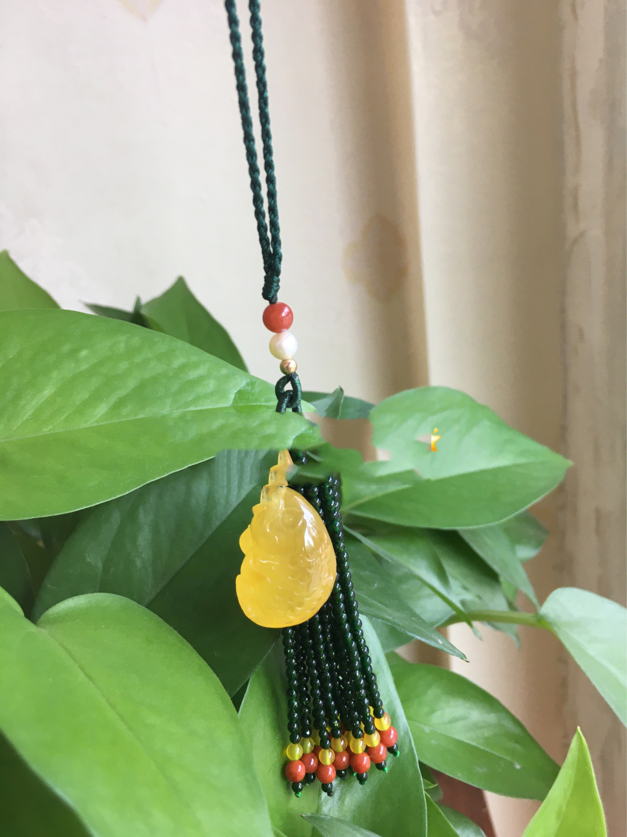 今天分享一款蜜蜡包挂 俄料蜜蜡鸡油黄立体鱼95 年年有鱼(余) 搭配