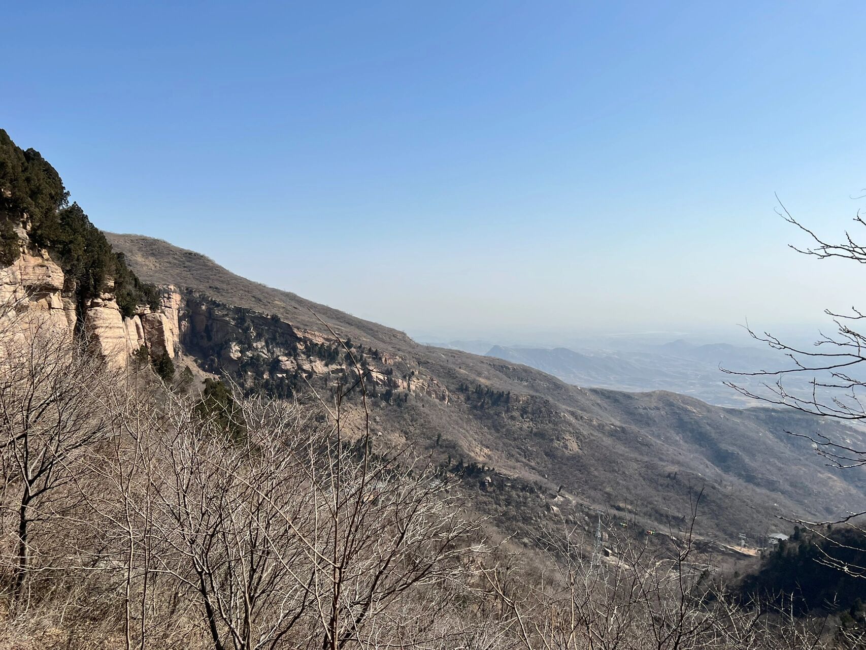 平山王母山景区徒步 一,每年农历二月初一到十五,王母山庙会,听说很灵
