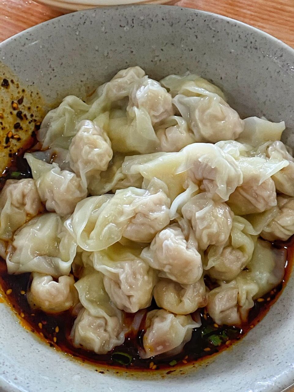 不用到马边县也能吃到正宗的马边抄手 乐山这家曹三马边抄手就很地道