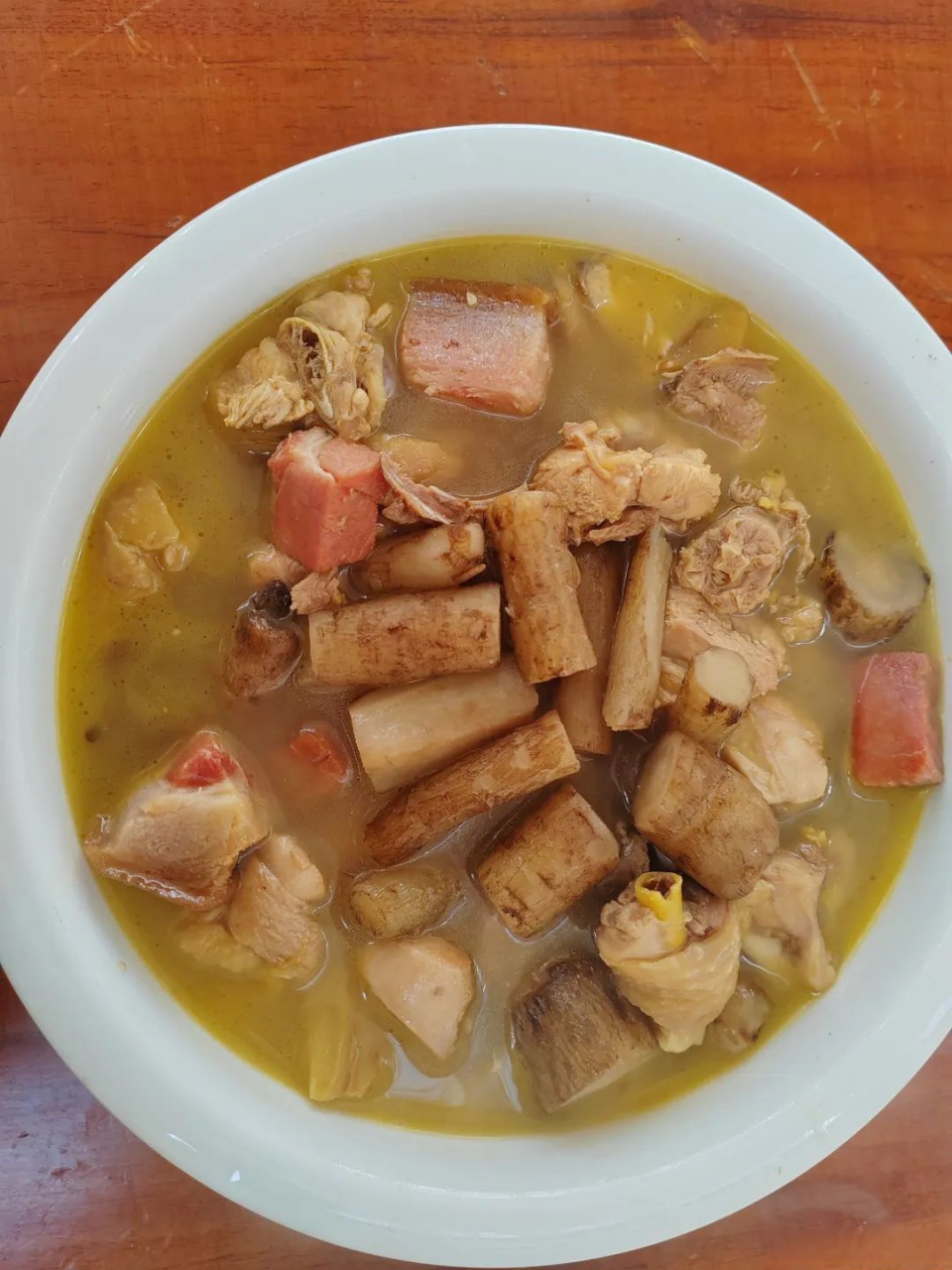 鸡刺根学名大蓟,是一味中药材,采用地上干燥部分或根为药用,具有凉血