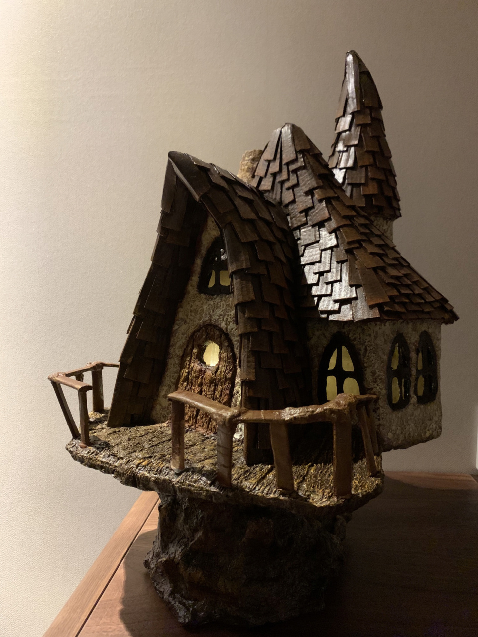 纸箱diy废物利用手工制作 精灵树屋 做做停停,用了一个多月终于做好了