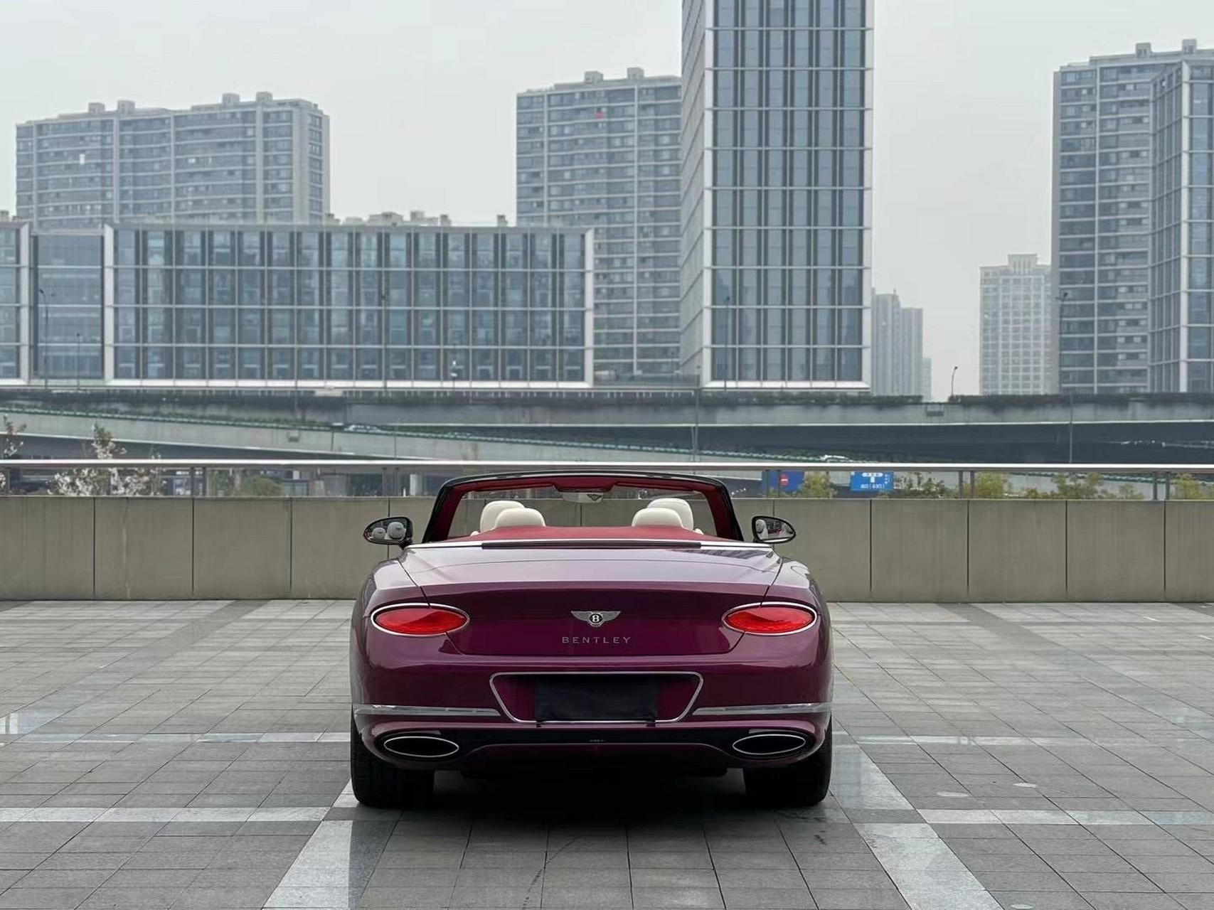 最新上架20年11月宾利欧陆gtc敞篷原车洋紫红金特别定制油漆,亚麻白