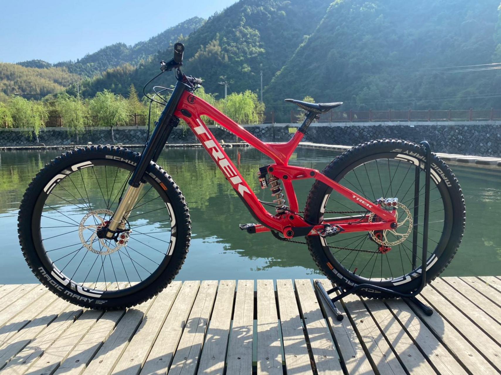 trek session9.9 速降山地车