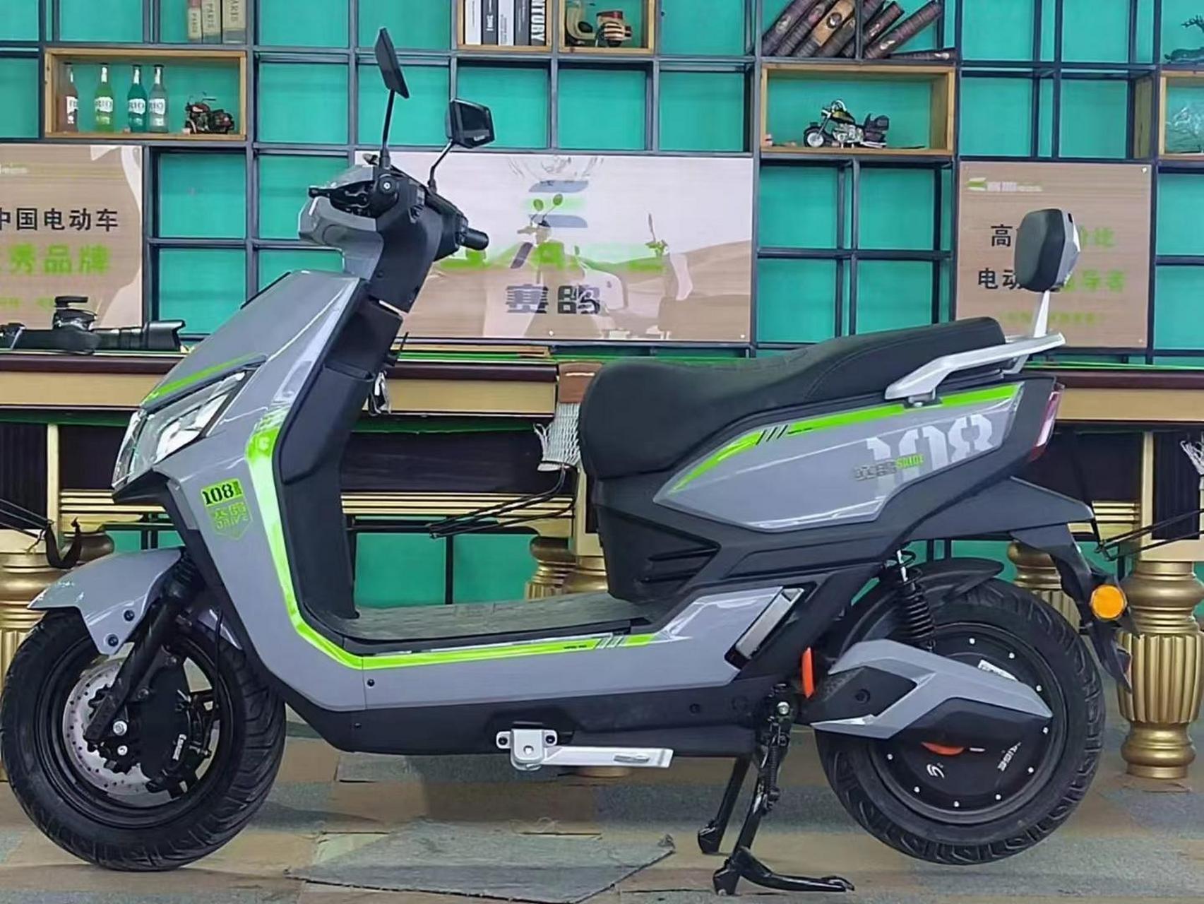 分享赛鸽赛道g108版,高速电摩,12寸2500w高速电机,前后大盘双碟刹