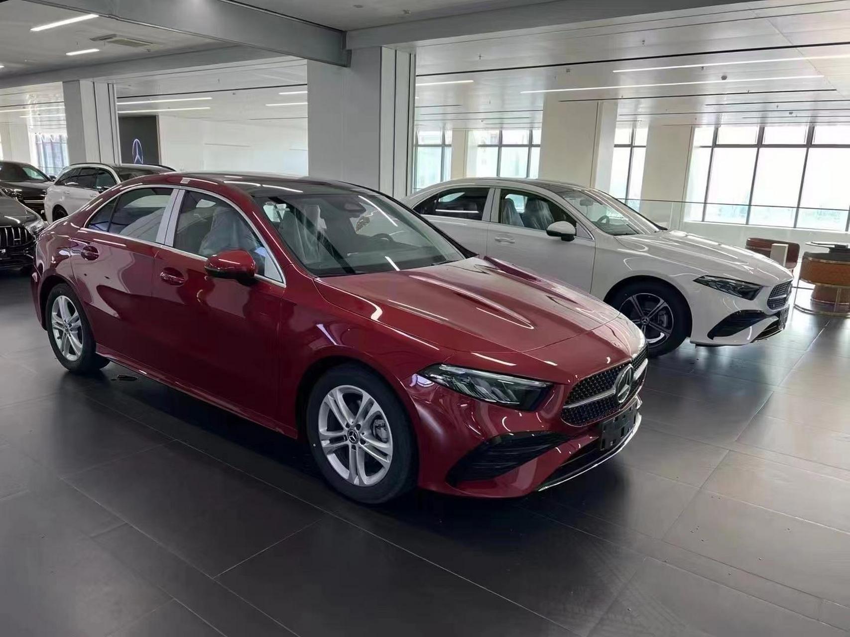 14万多的23款奔驰a180l香不香,指导价249500,特价149800一台,店车店票