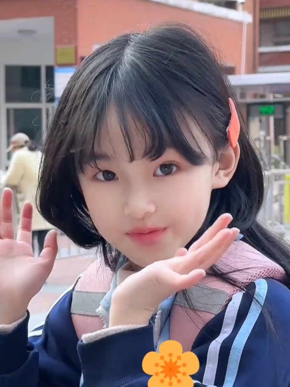 最近大火的水母头 妹妹剪这个头发太好看了 短发和长发的效果都有