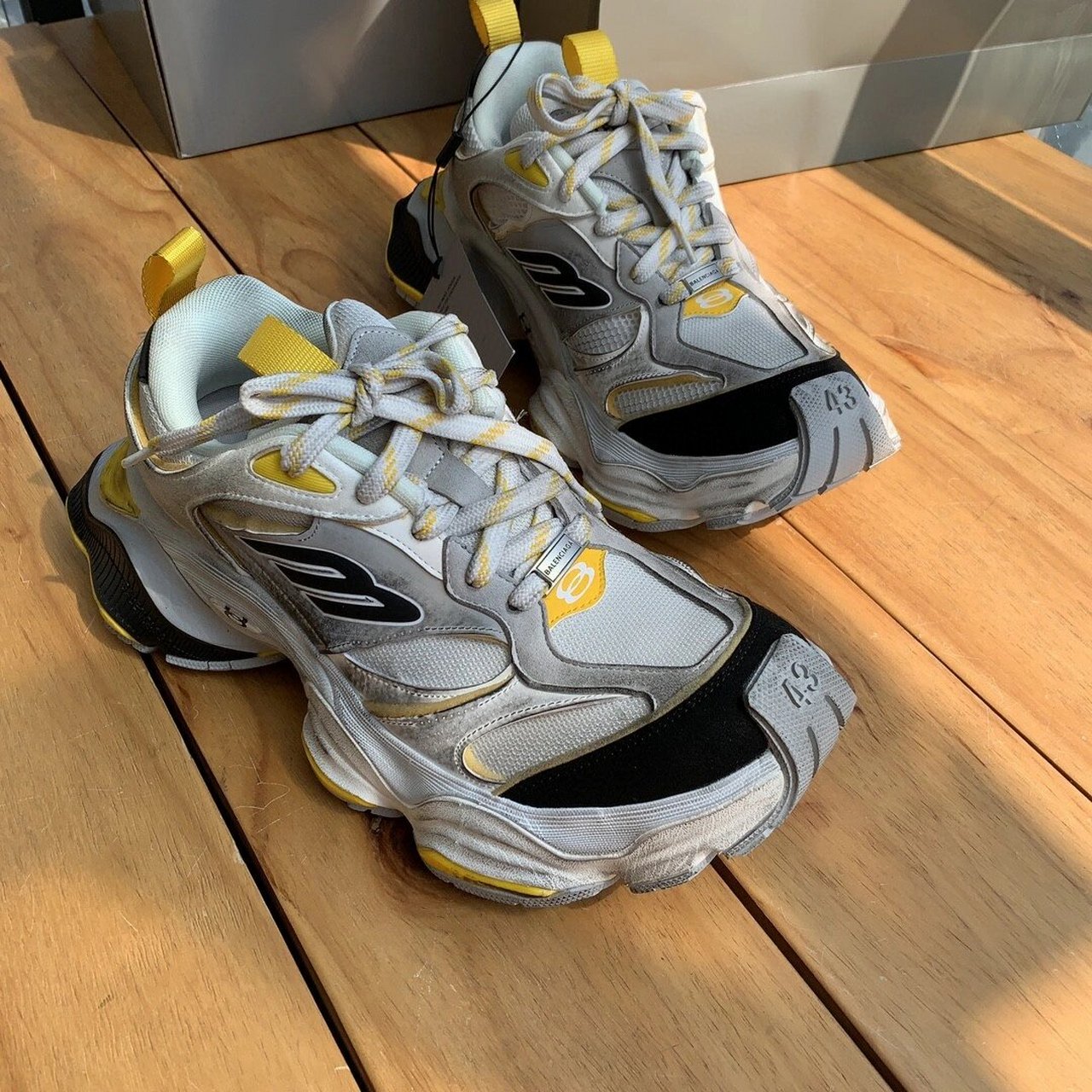 夸张的轮廓打造时尚造型balenciaga老爹鞋  balenciaga老爹鞋plus