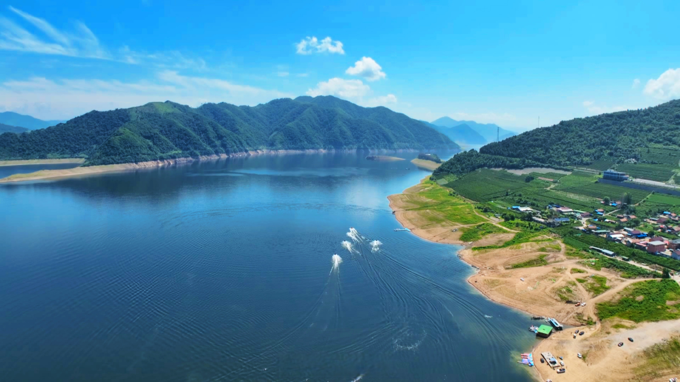 让我们远离城市的喧嚣,一起去誉有白山市"后花园"之称的三道沟镇,倾听