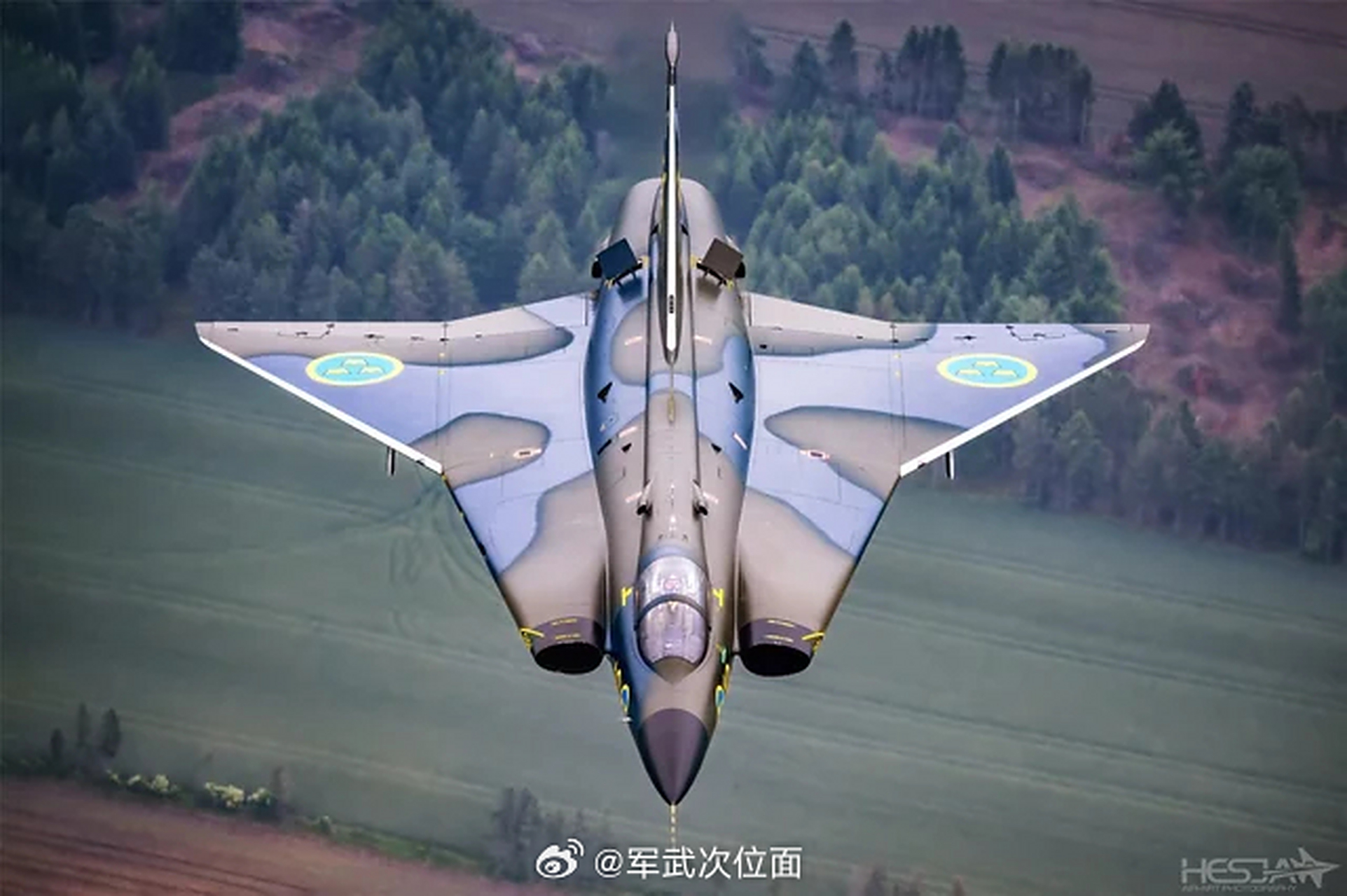 02#趣聊军事圈# 瑞典的j 35战斗机,采用无尾三角翼设计