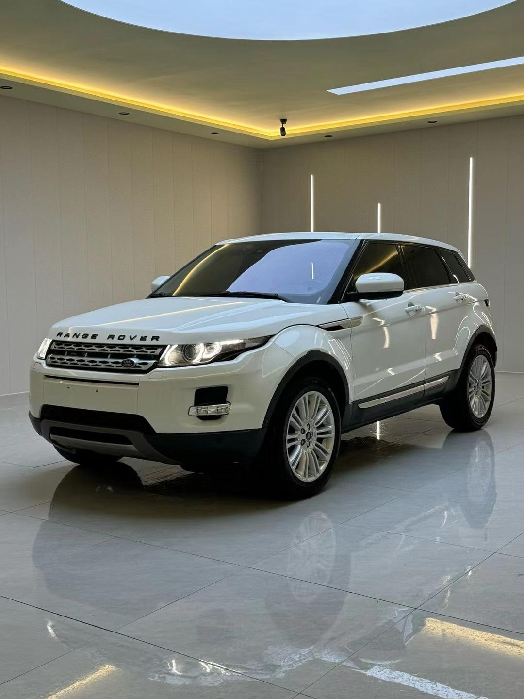 新到店一台13路虎揽胜极光,四驱五门高配,经典的悬浮式车顶suv的鼻祖