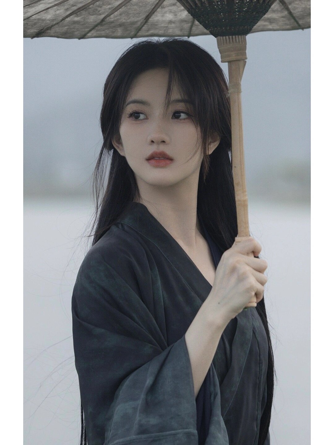 刘些宁黑衣古风写真!能get到她的美貌吗?