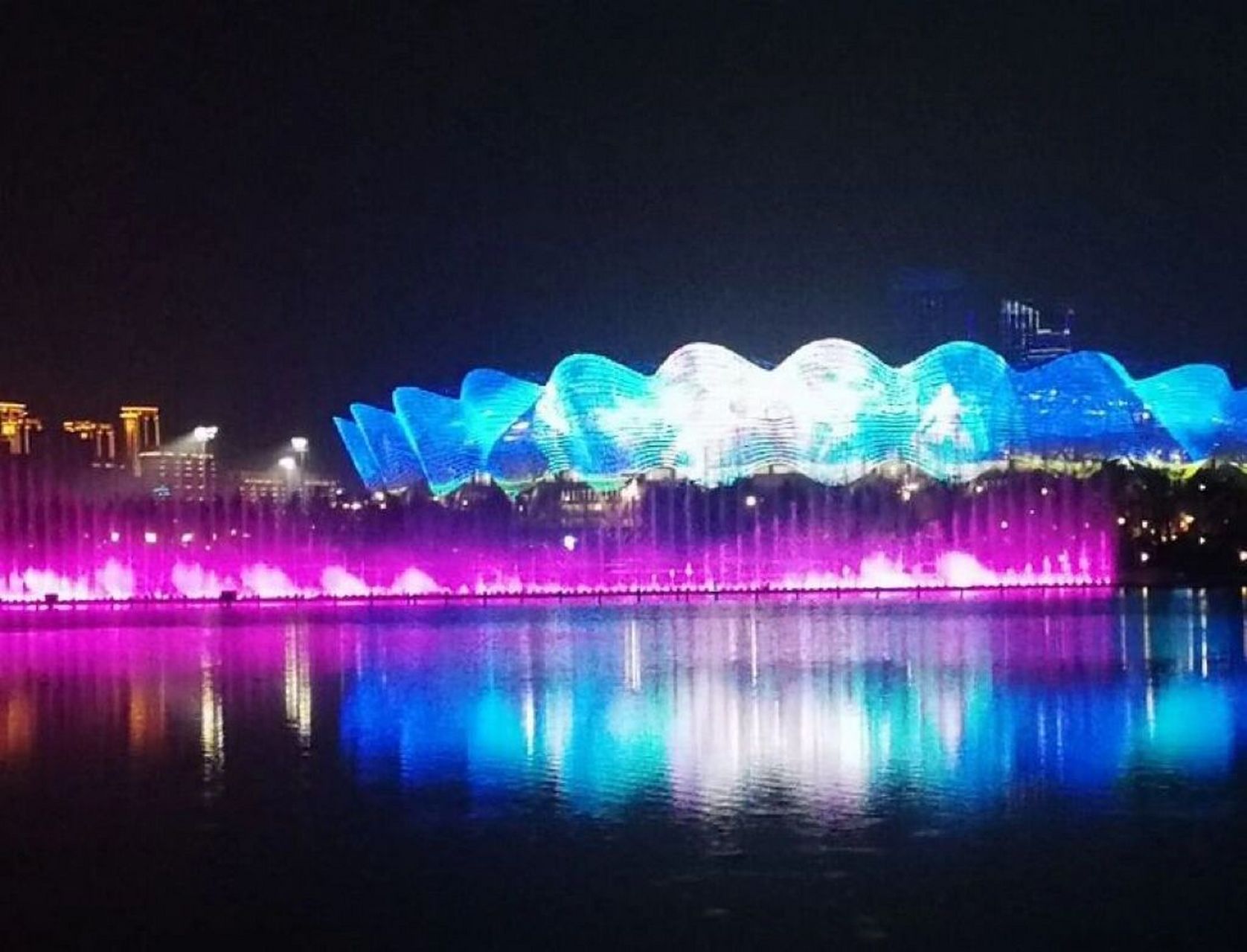 西安小众浪漫打卡公园～奥体灞河景区公园 奥体中心灯光秀据说是国内