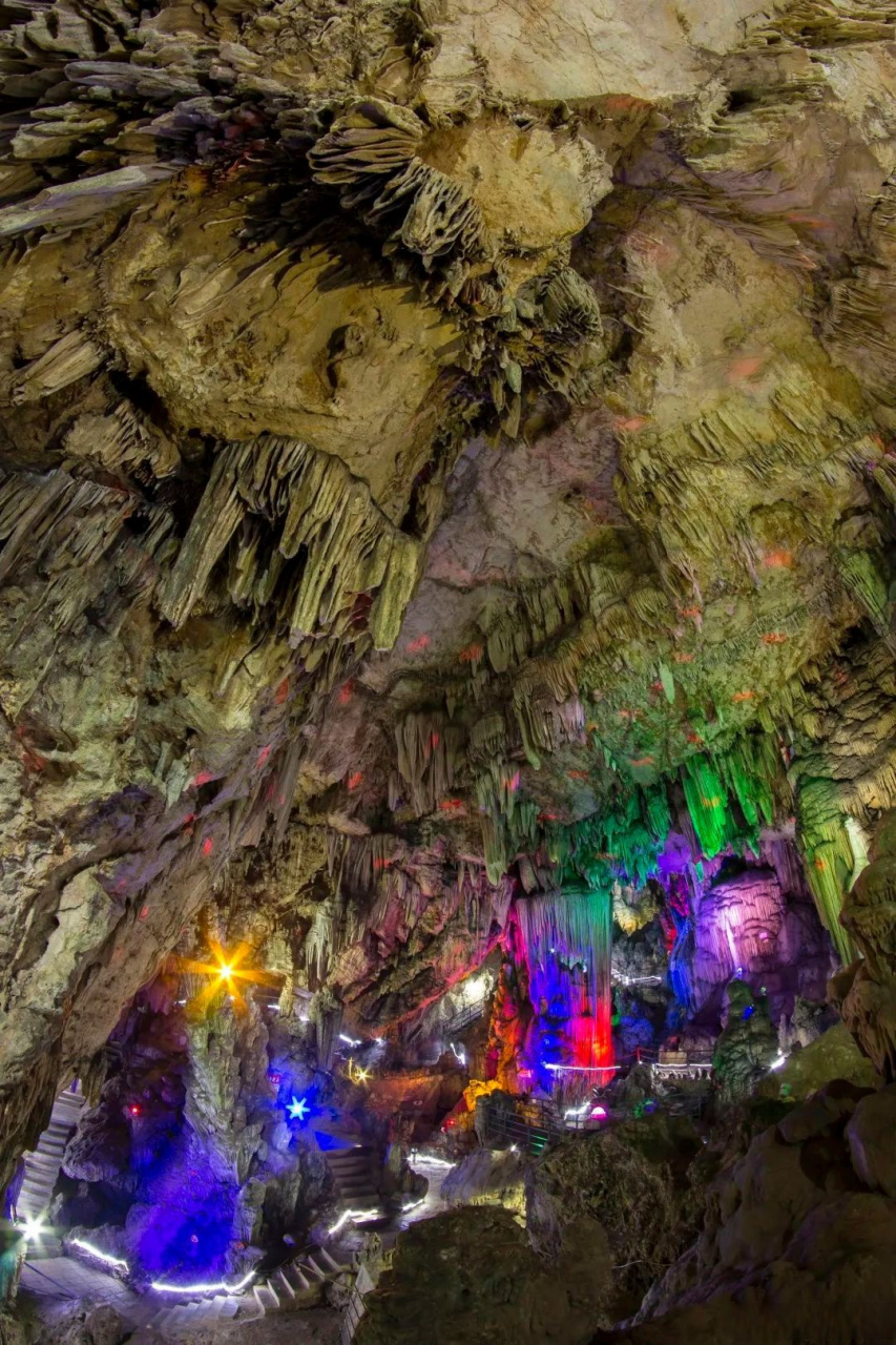 西邑乡补麻千佛洞景区(国家a级旅游景区)距保山城区35公里,千佛洞位于