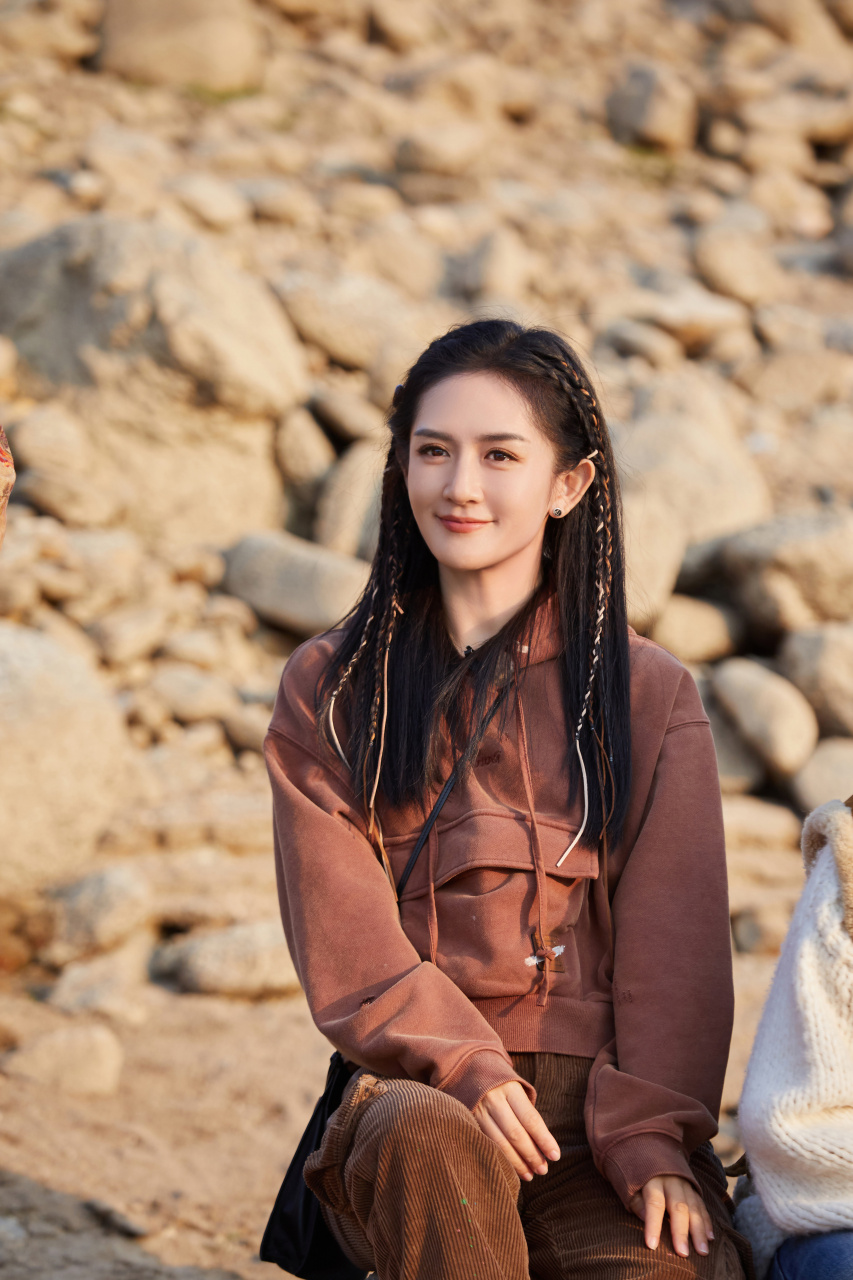 谢娜超话 好友闲坐在侧,共话人间美好今晚22:00芒果tv 明晚22:00湖南