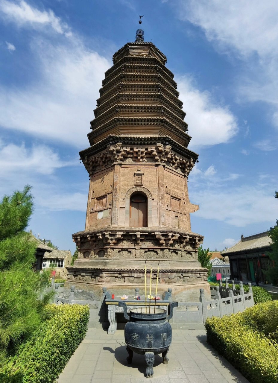 浑源-圆觉寺释迦舍利砖塔 圆觉寺,俗名小寺,位于大同浑源县石桥北巷