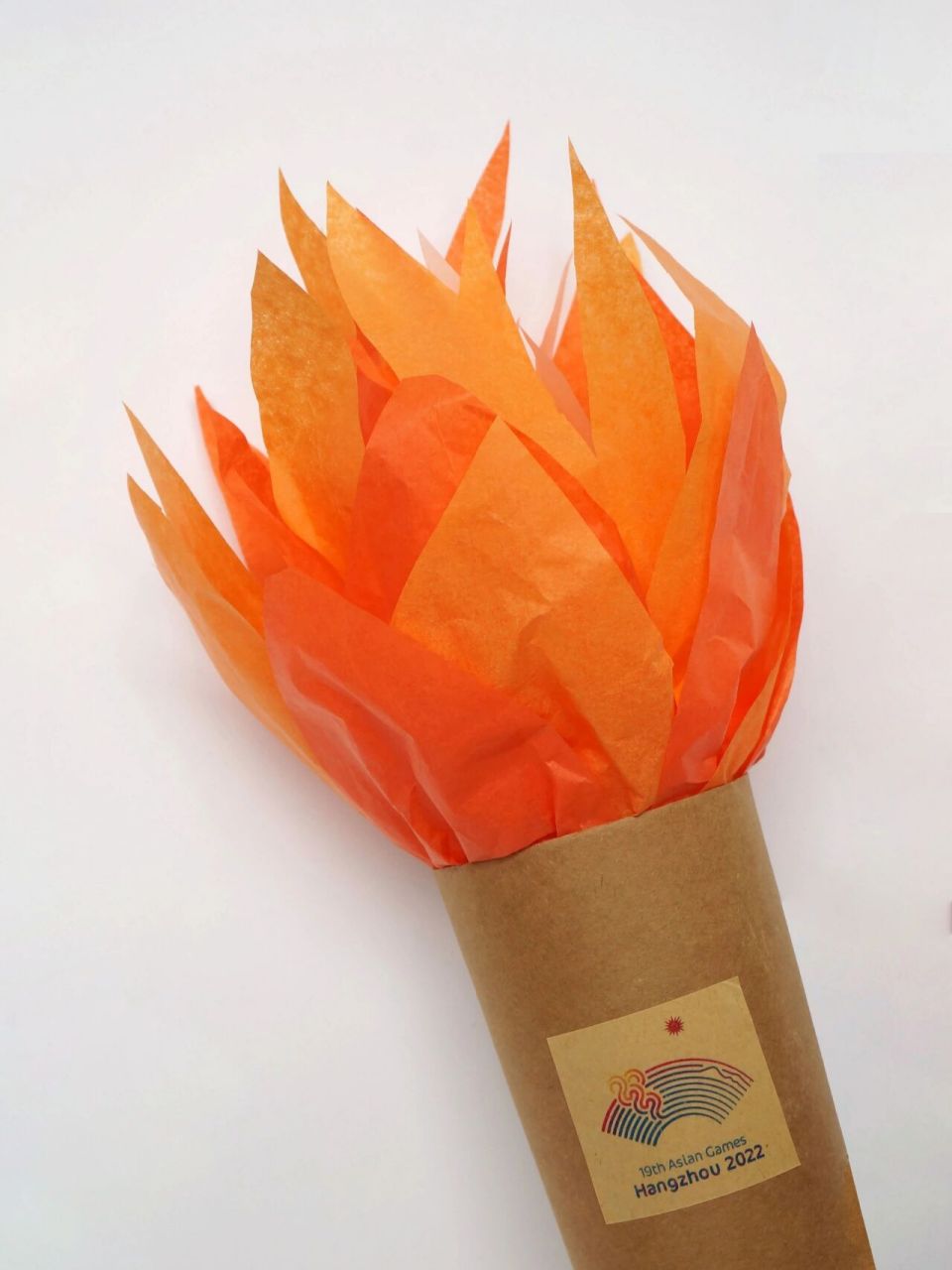 和宝贝一起做这款简单又有意义的小火炬手工,来表达期