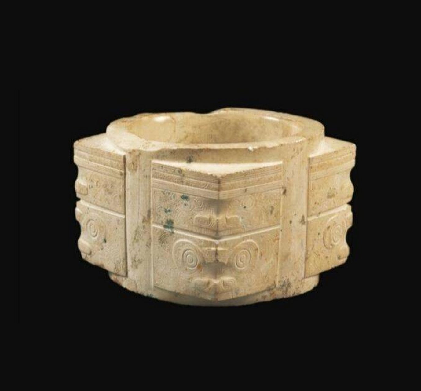 人面兽面组合纹玉琮 人面兽面组合纹玉琮,新石器时代玉器(约4500年~42