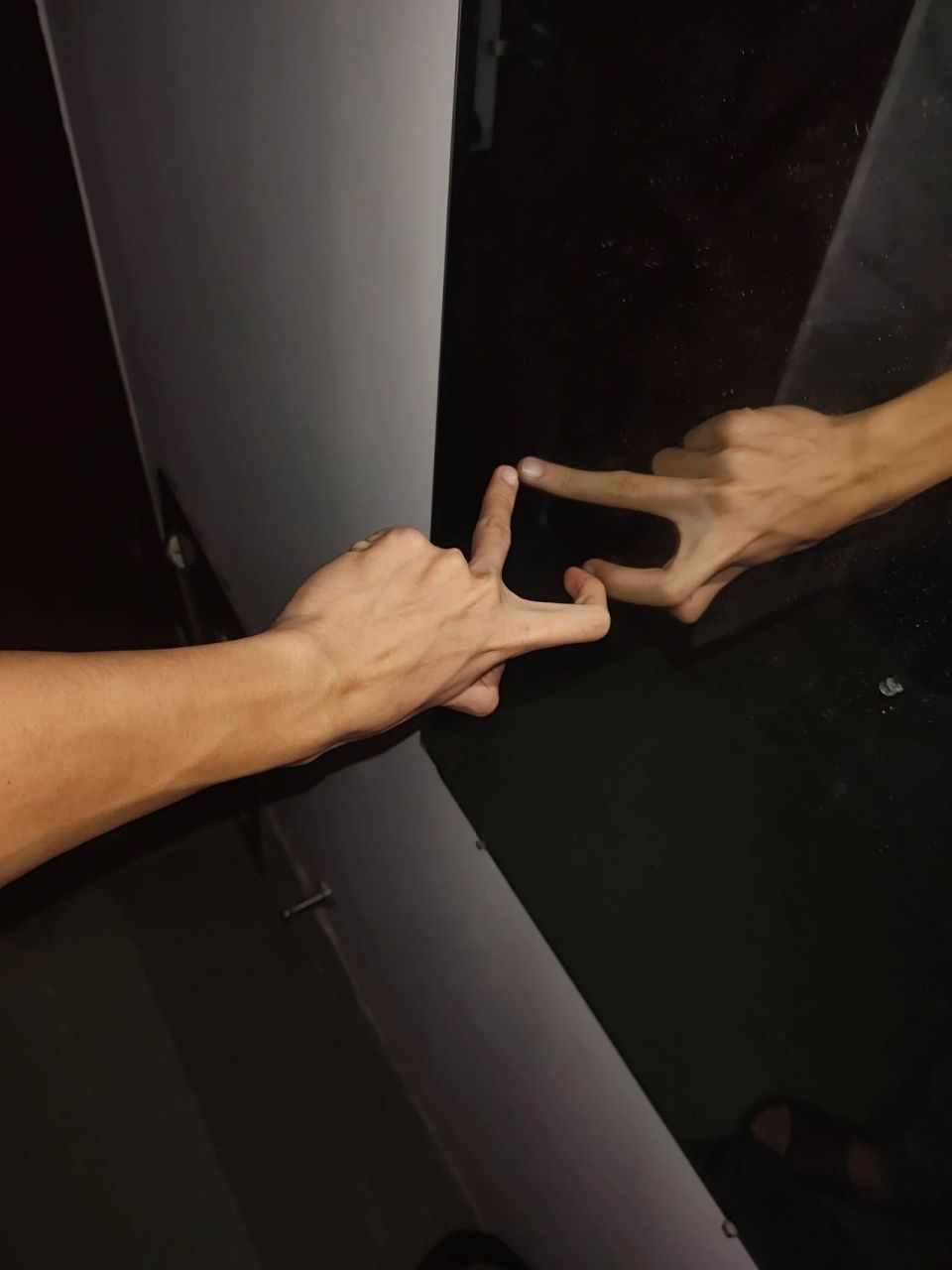 有办法石头剪刀布,玩赢镜子里的自己 以前上物理课,只要能让光飞0.