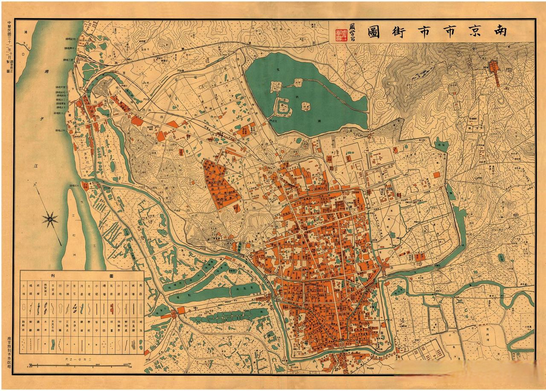 翻看当时的南京地图,虽然南京贵为都城,但南京城墙内都还有不少空地