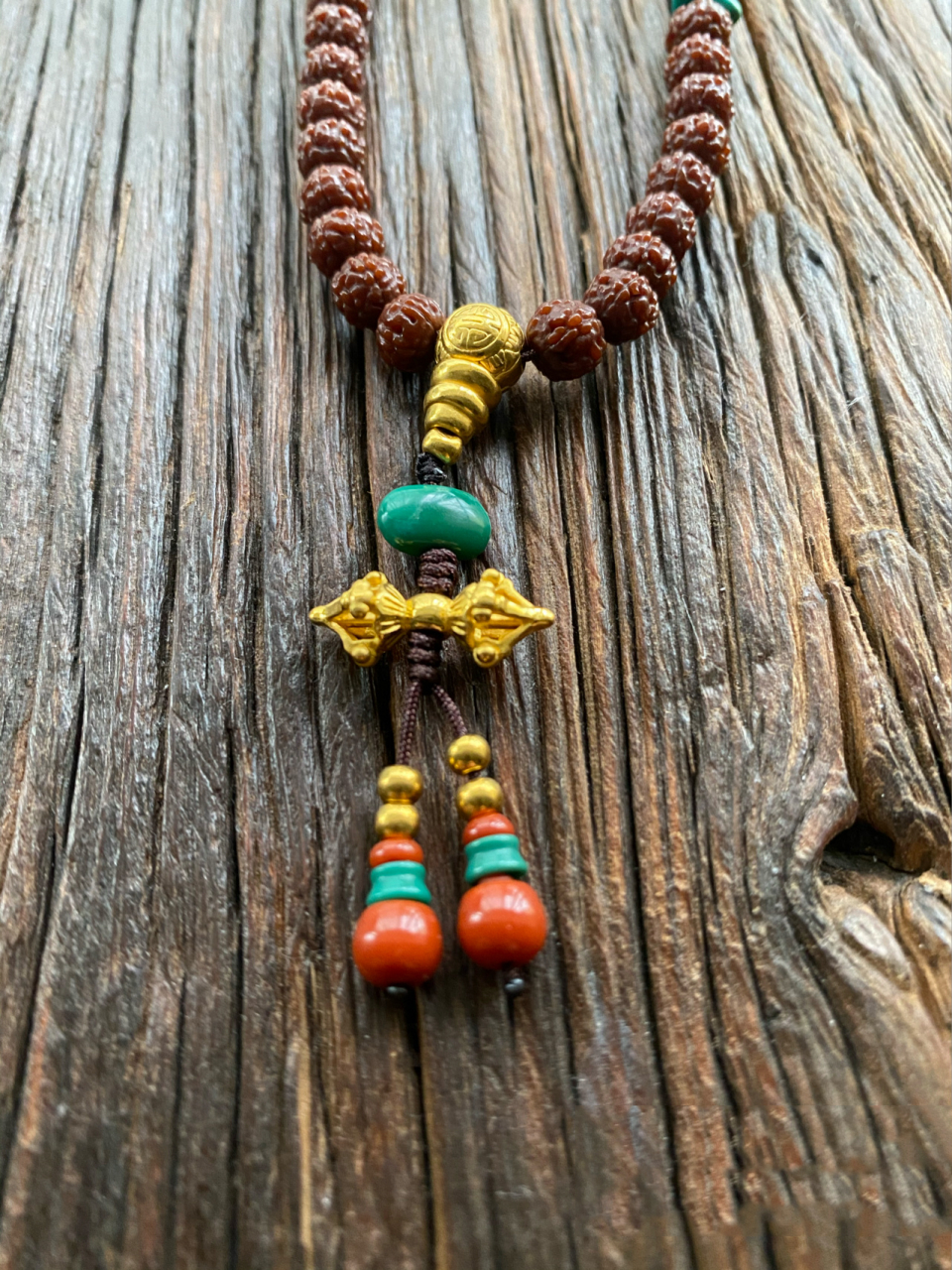 小金刚108太长改54颗搭配,叠搭起来更香 每次搭配前,都想着这次配素串