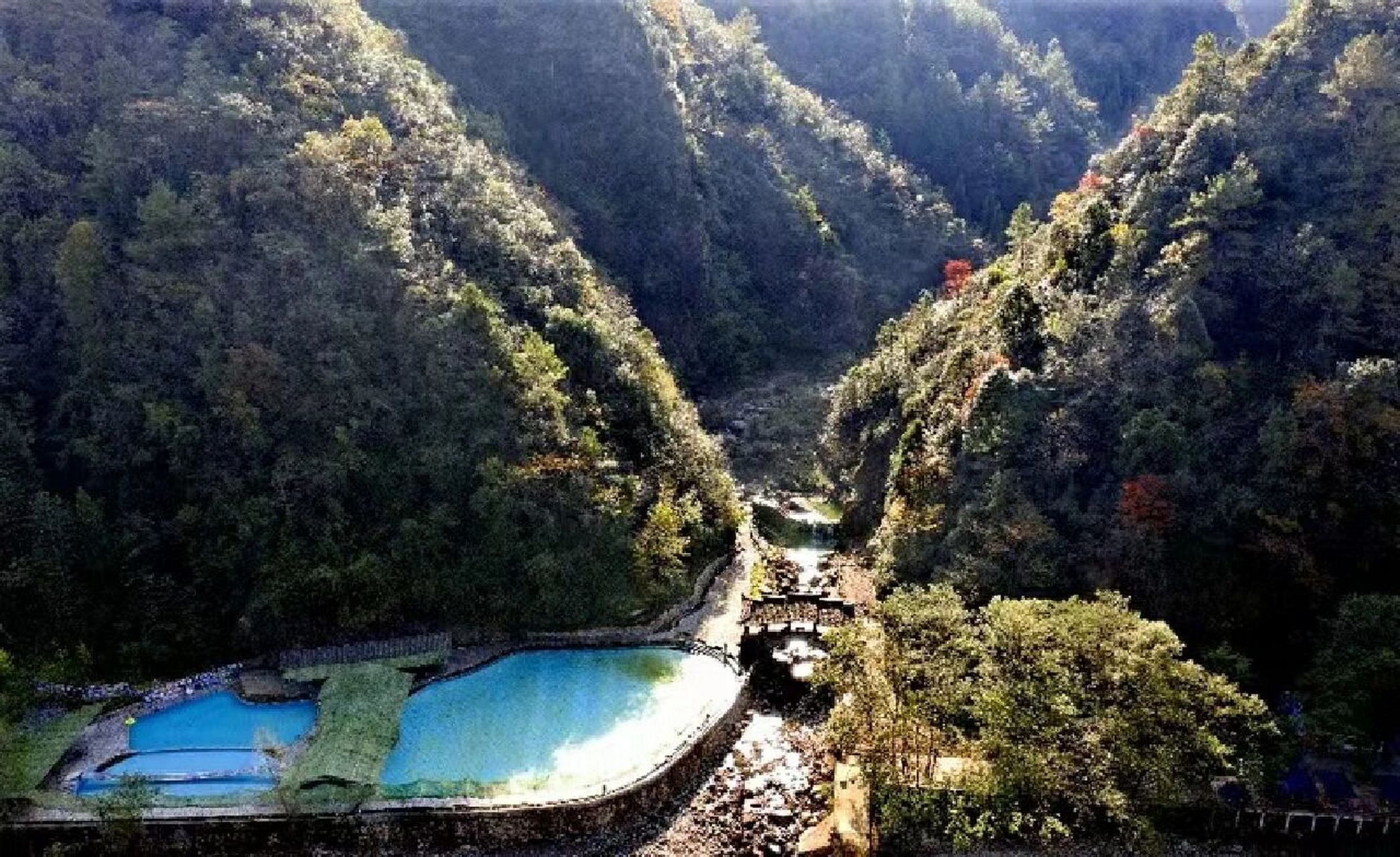 99地址:江油市枫顺乡藏龙潭风景区 92景区约4