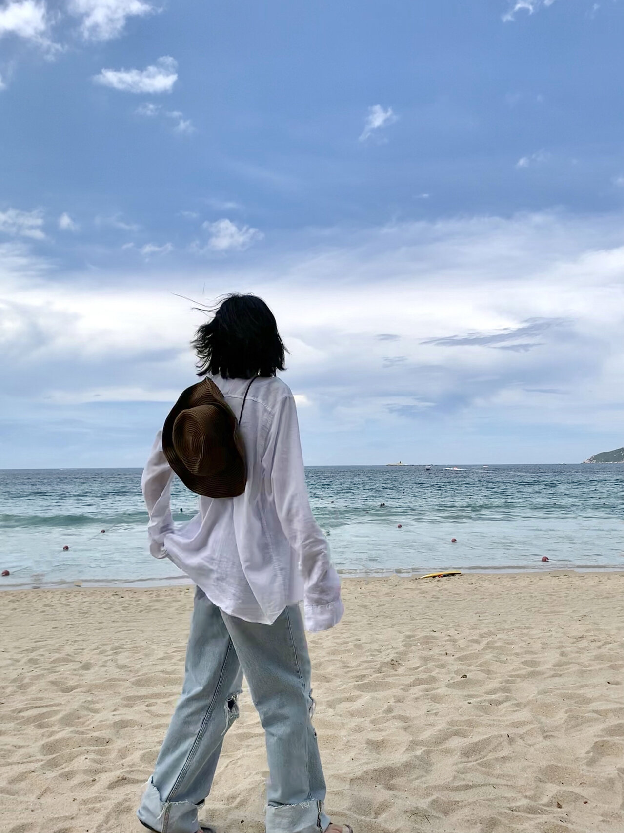 浪漫在阳光明媚的大海边