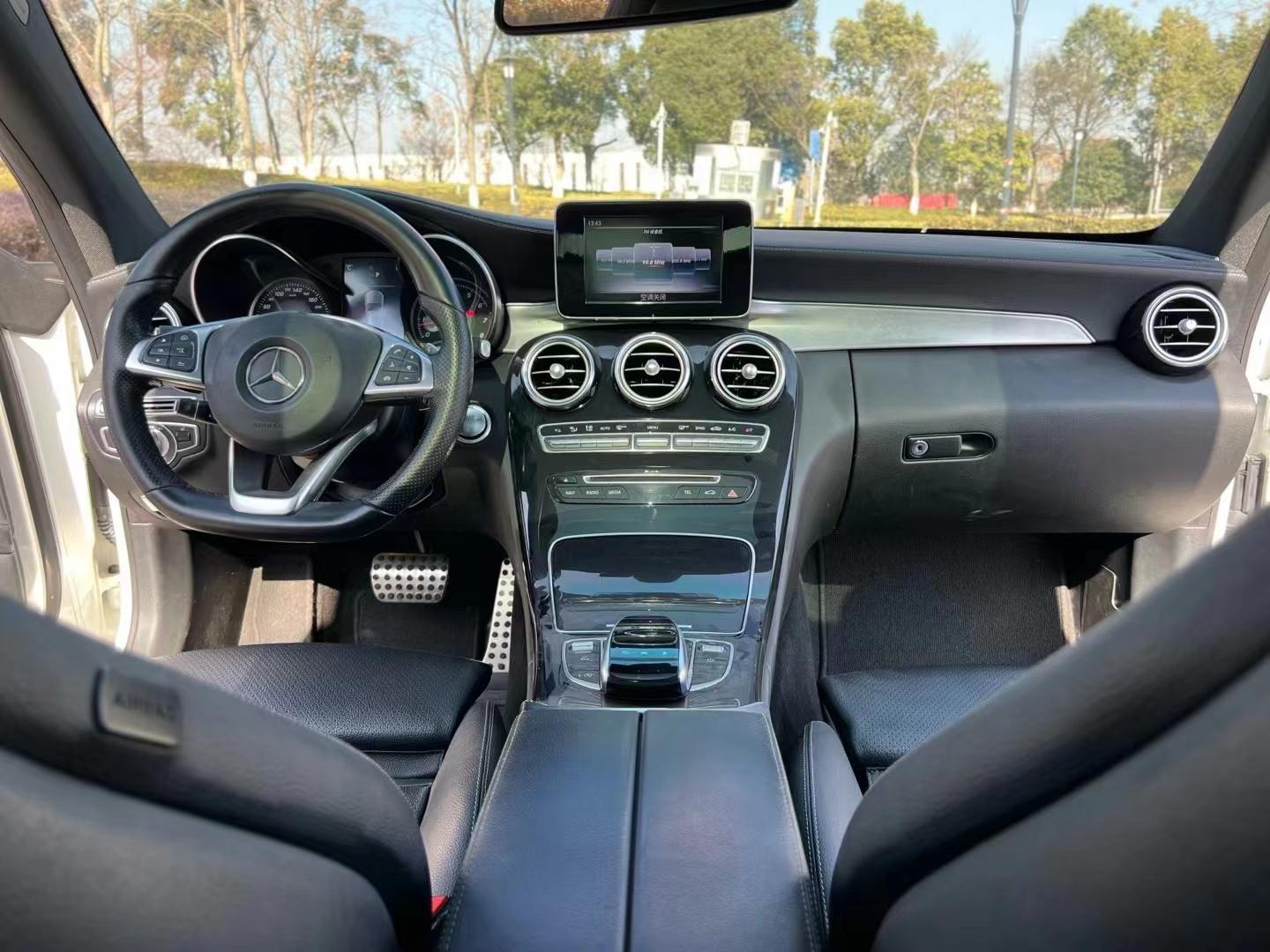 新到17款奔驰c200轿跑,2