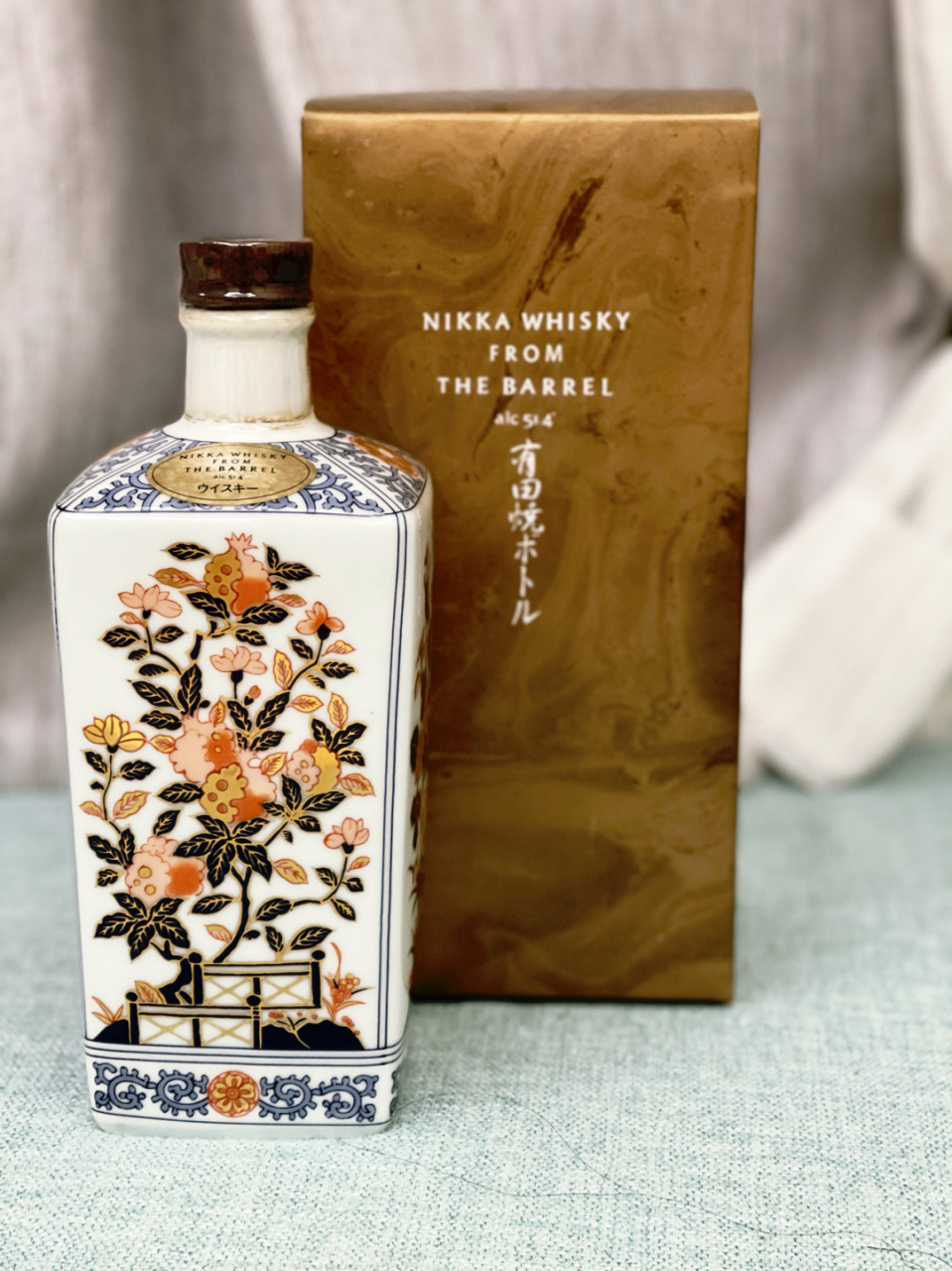 nikka一甲有田烧,满满的年代感 珍稀的nikka调和威士忌,流通于上世纪