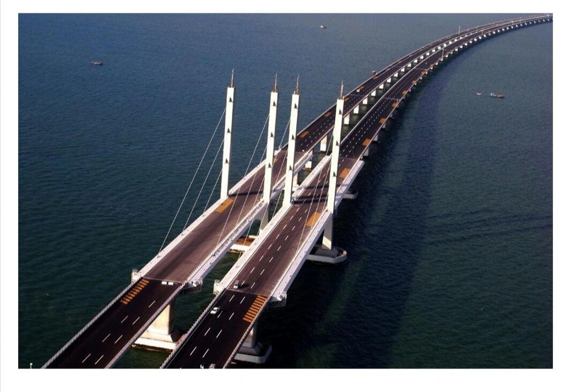 大班科学《有趣的纸桥》教学设计幼儿园教案 一,活动目标: 1,幼儿通过