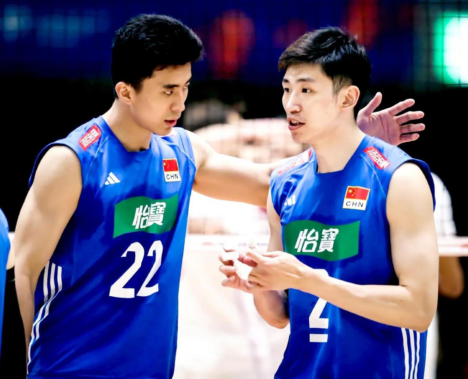 中国男排对阵法国的比赛,张景胤从前面两场的队内最高得分,突然变得