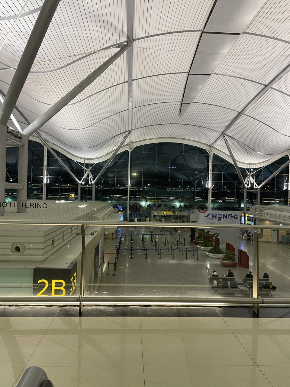 重庆江北机场t2航站楼过夜初体验 买了早上6点的飞机,宿舍凌晨也不