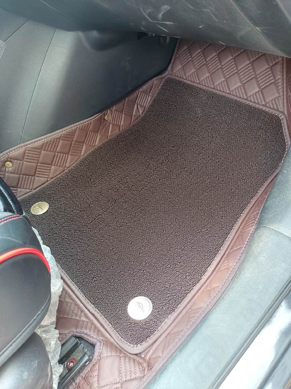 日产轩逸 专用脚垫上车