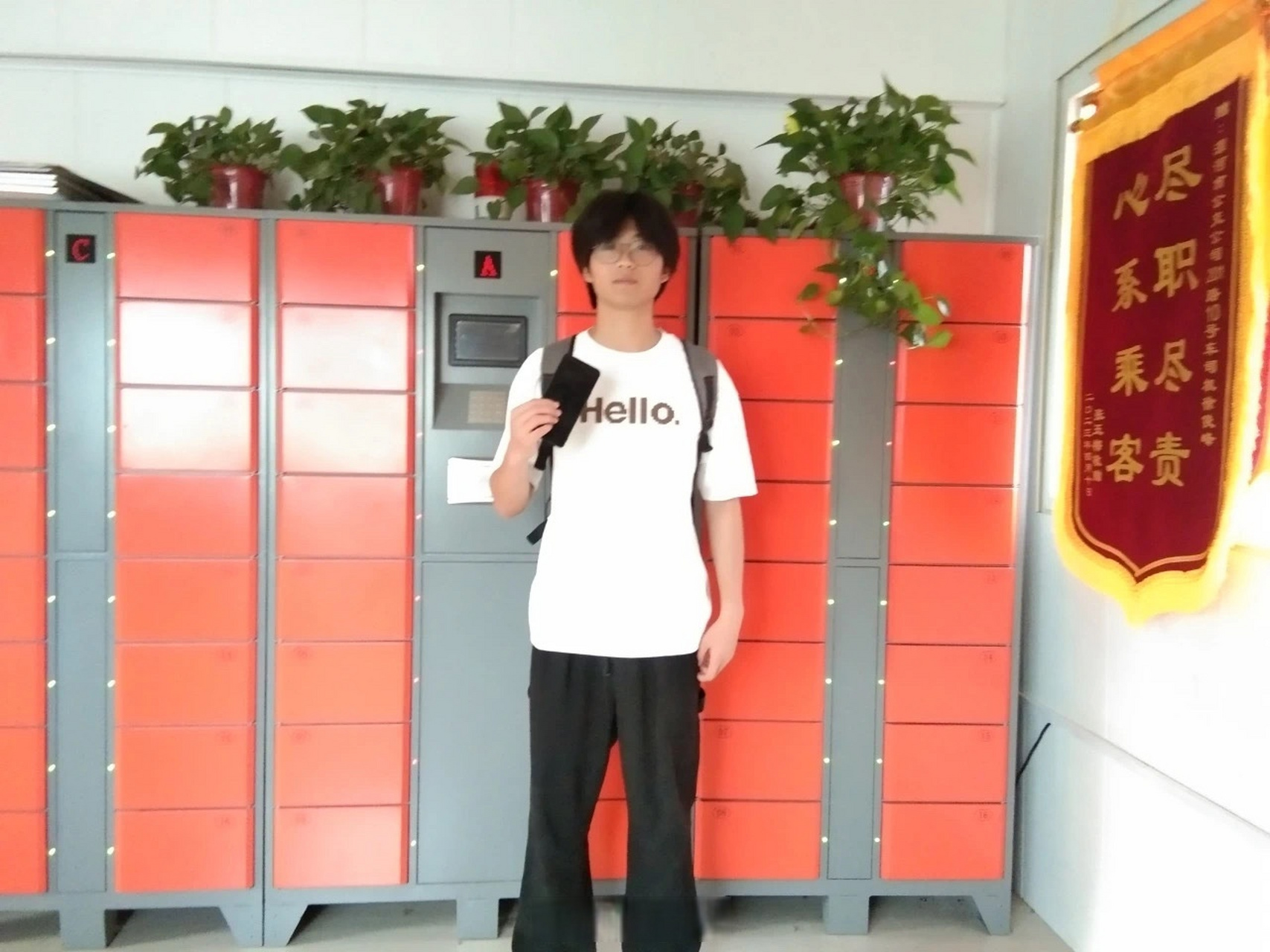 漯河好网民# 7月3日下午,100路豫lj8291黄明勇在营运中捡到一部手机