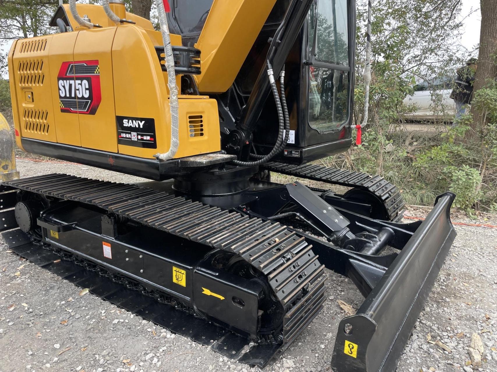 新款三一75的小挖机,才一百小时,动力强速度快省油