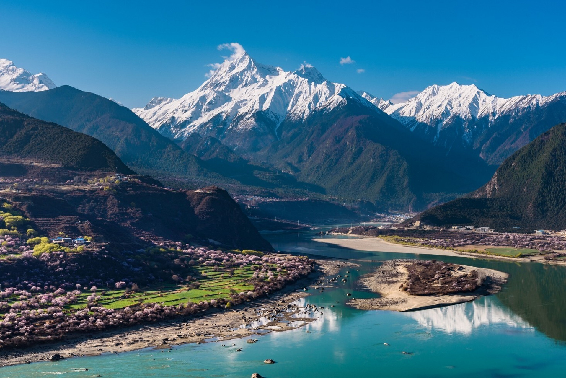 南迦巴瓦峰|国家地理评为"中国最美雪山" 南迦巴瓦峰是林芝地区最高的