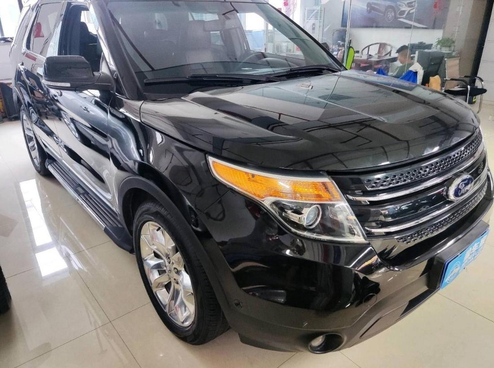 *外观气场神似路虎揽胜,当年卖到50万的进口福特探险者,开了10年还值6